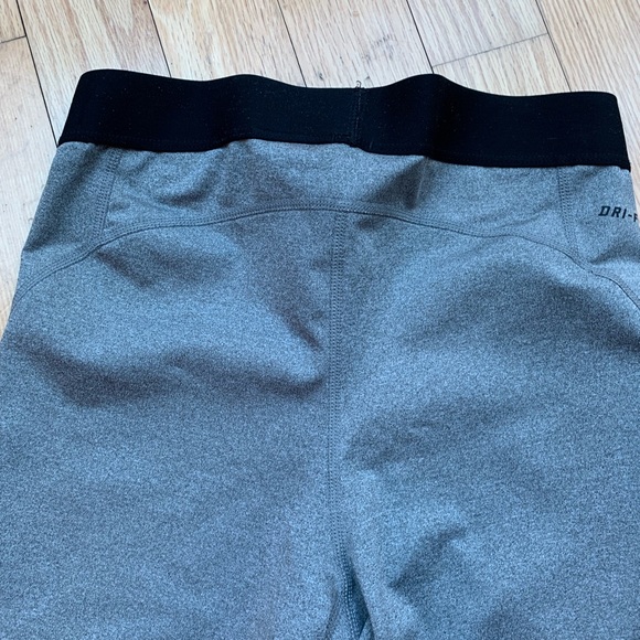 NIKE GRAY CROP LEGGINGS - Picture 6 of 7